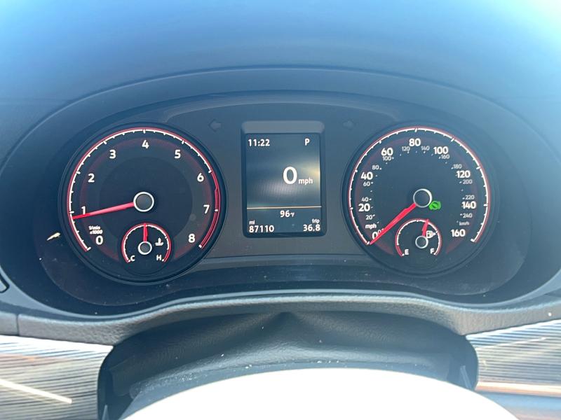 2022 Volkswagen VIN 1VWMA7A30NC006884 COPART salvage auction — MINOR DENT/SCRATCHES, Tx - Certificate Of Title (P), sold $5,800 on 2026-07-21 (photo 8)