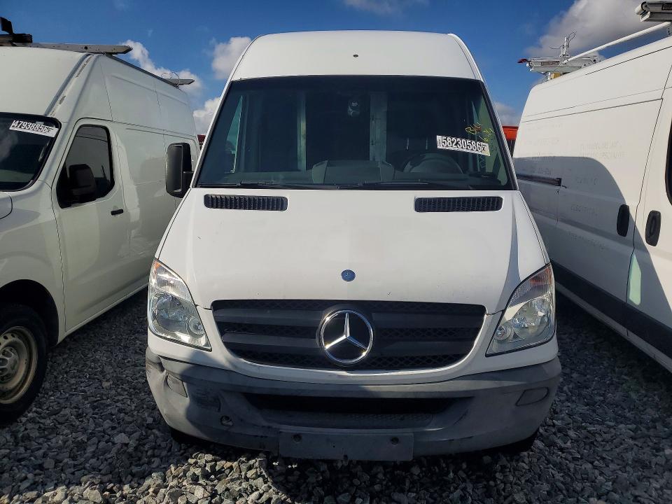 2012 Mercedes-benz Sprinter VIN WD3PE8CB8C5704671 COPART salvage auction — FRONT END, Fl - Certificate Of Title, sold $1 on 2026-07-28 (photo 5)