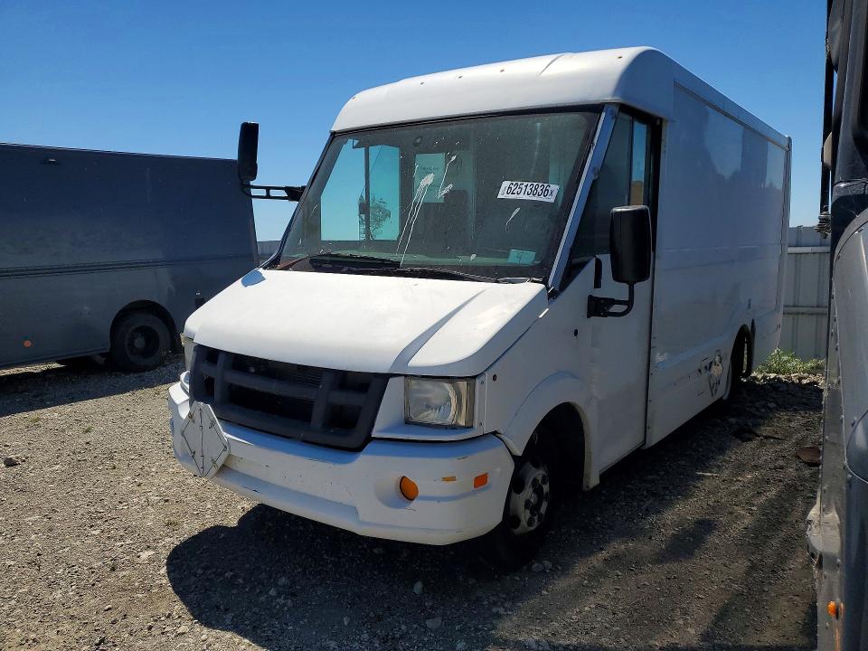 2013 Isuzu Npr hd VIN JALB4T172D7W01089 COPART salvage auction — MINOR DENT/SCRATCHES, CA - DIS/DLR/EXP ONLY CLEAN TITLE, sold $375 on 2026-08-10 (photo 1)