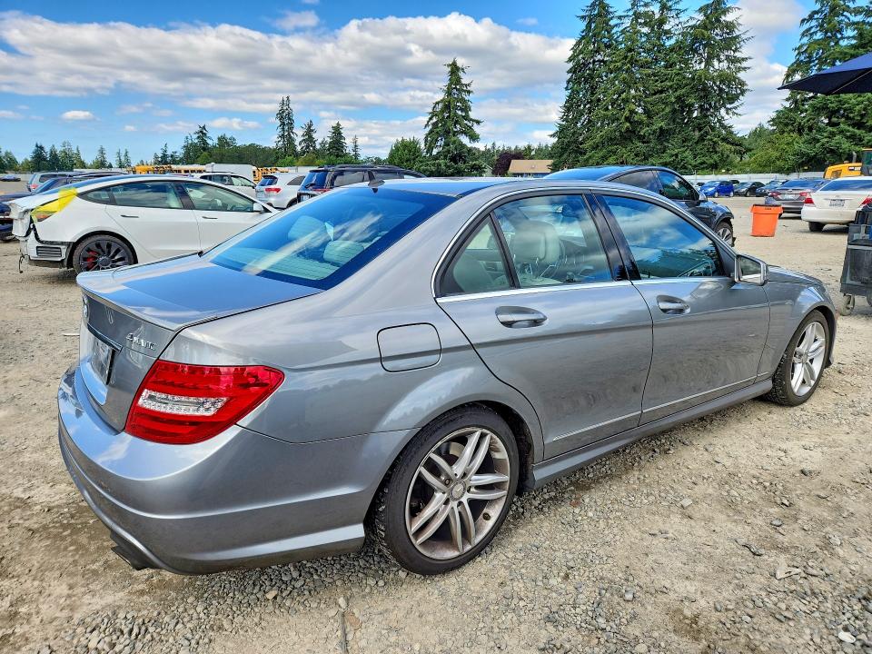 2012 Mercedes-benz C-klasse VIN WDDGF8BB7CR238220 COPART salvage auction — NORMAL WEAR, WA - VEHICLE CERT OF OWNERSHIP-TITL, sold $600 on 2026-07-24 (photo 3)