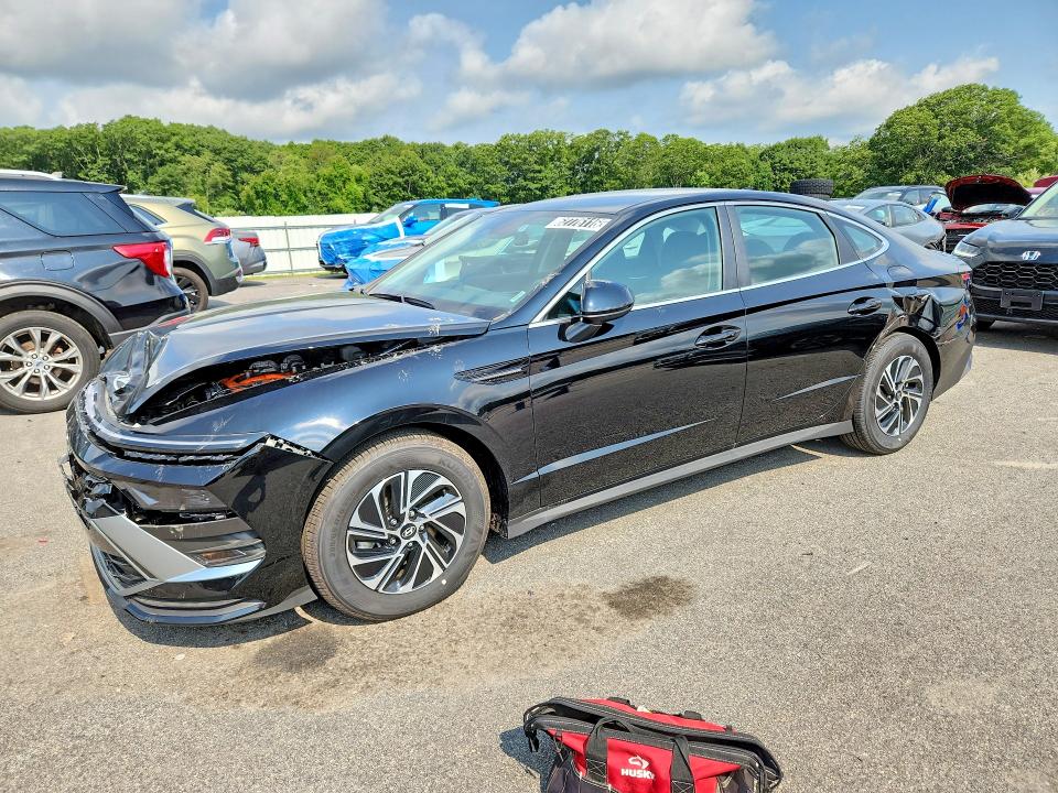 2026 Hyundai Sonata hybrid VIN KMHL24JJ0TA166728 — COPART salvage auction photo