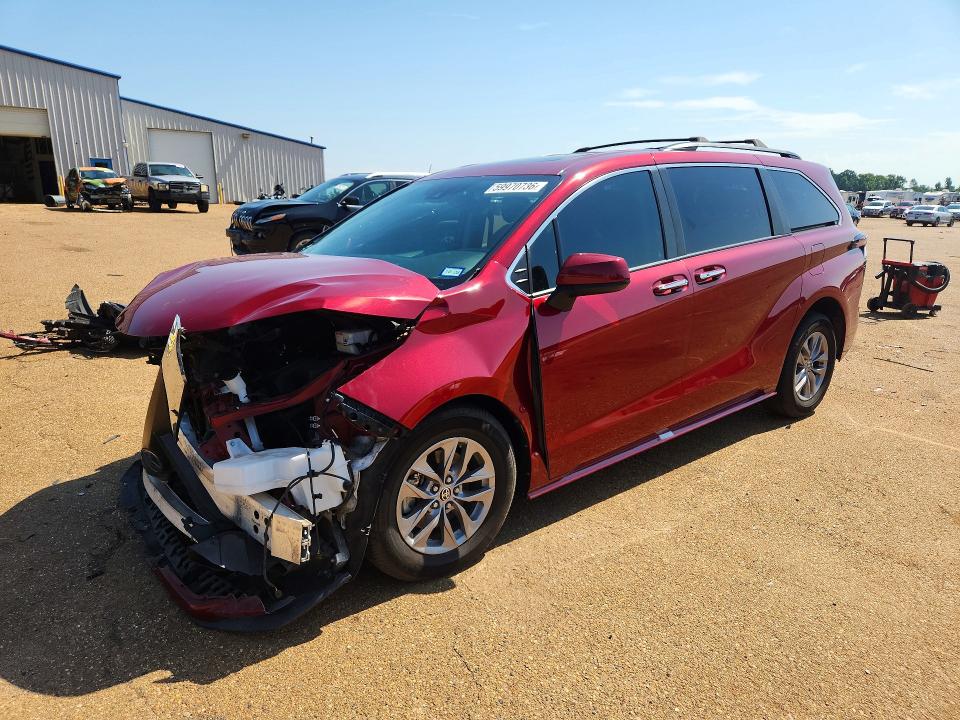 2022 Toyota Sienna VIN 5TDYRKEC8NS130667 — COPART salvage auction photo