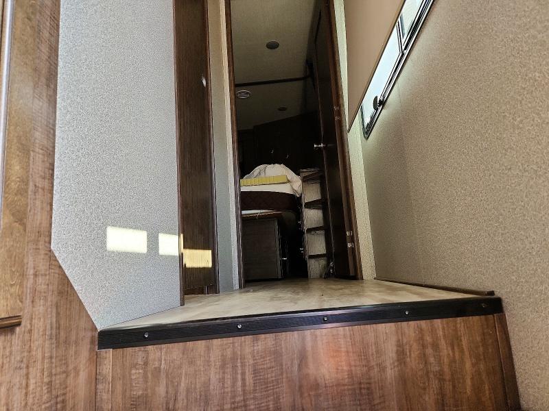 2020 Grand design Solitude VIN 573FS4224LAA00412 COPART salvage auction — WATER/FLOOD, AZ - CERT OF TITLE - SALVAGE, sold $10,500 on 2026-07-30 (photo 5)
