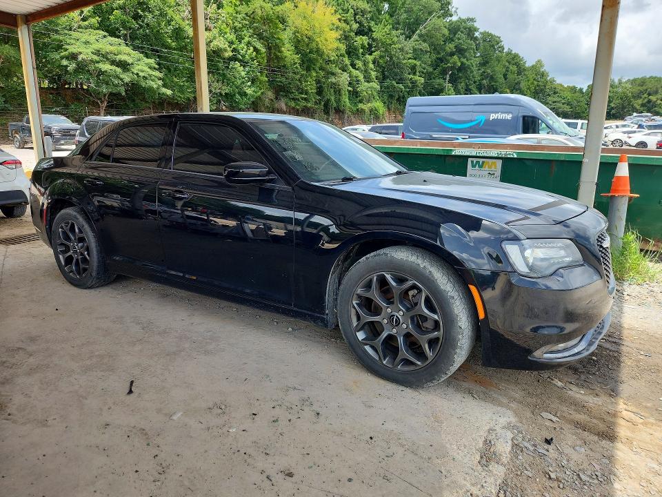 2018 Chrysler 300 VIN 2C3CCAGG6JH267268 COPART salvage auction — NORMAL WEAR, AL - CERTIFICATE OF TITLE, sold $825 on 2026-07-28 (photo 4)