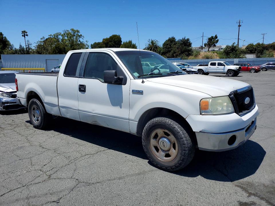 2007 Ford F-150 lightning VIN 1FTRX12W47NA14846 COPART salvage auction — NORMAL WEAR, CA - DIS/DLR/EXP ONLY CLEAN TITLE, sold $700 on 2026-07-31 (photo 4)