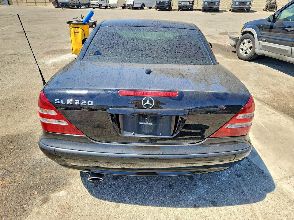 2002 Mercedes-benz Slk-class VIN WDBKK65F82F268442 COPART salvage auction — MINOR DENT/SCRATCHES, CA - DIS/DLR/EXP ONLY CLEAN TITLE, sold $125 on 2026-07-21 (photo 6)