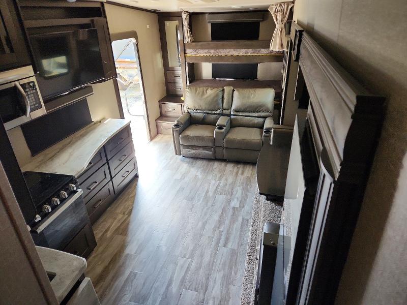 2022 Grand design Reflection VIN 573FR3328N3339828 COPART salvage auction — WATER/FLOOD, TX - SALVAGE TITLE-FLOOD DAMAGE, sold $11,100 on 2026-10-01 (photo 6)