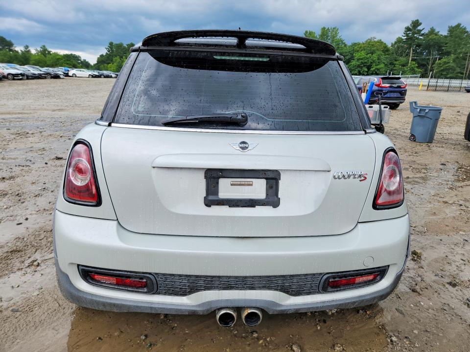 2011 Mini Cooper VIN WMWSV3C55BTY20091 COPART salvage auction — INTERIOR BURN, MA - CERT OF TITLE-RECONSTRCTD COLL, sold $100 on 2026-08-17 (photo 6)