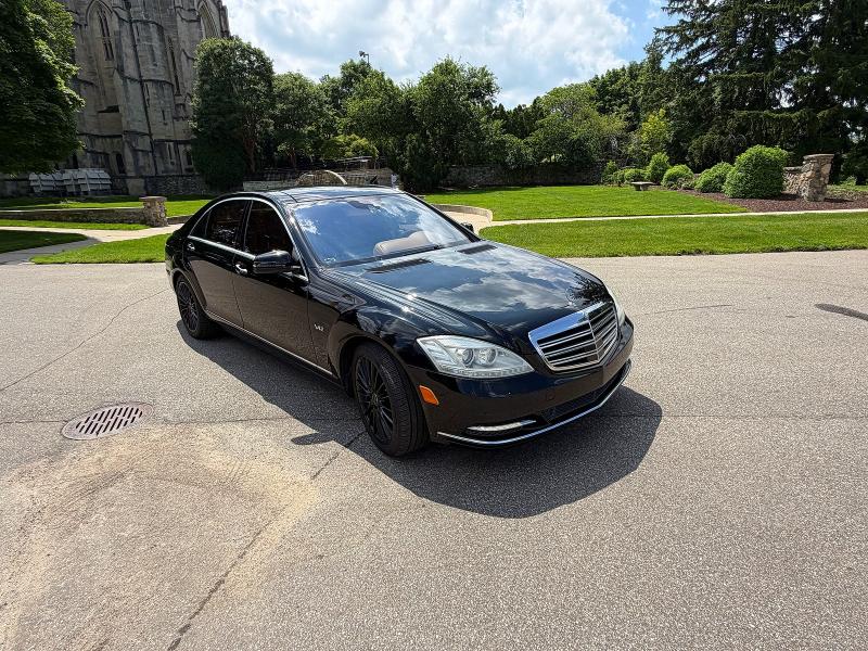 2010 Mercedes-benz S-klasse VIN WDDNG7GB2AA353780 COPART salvage auction — MINOR DENT/SCRATCHES, Fl - Dealer Only Clean Title (P), sold $1,350 on 2026-08-12 (photo 1)