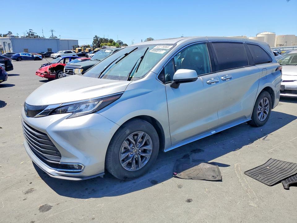 2021 Toyota Sienna VIN 5TDYSKFC7MS009632 COPART salvage auction — Burn Interior, CA - SALVAGE CERTIFICATE, sold $5,800 on 2026-07-29 (photo 1)
