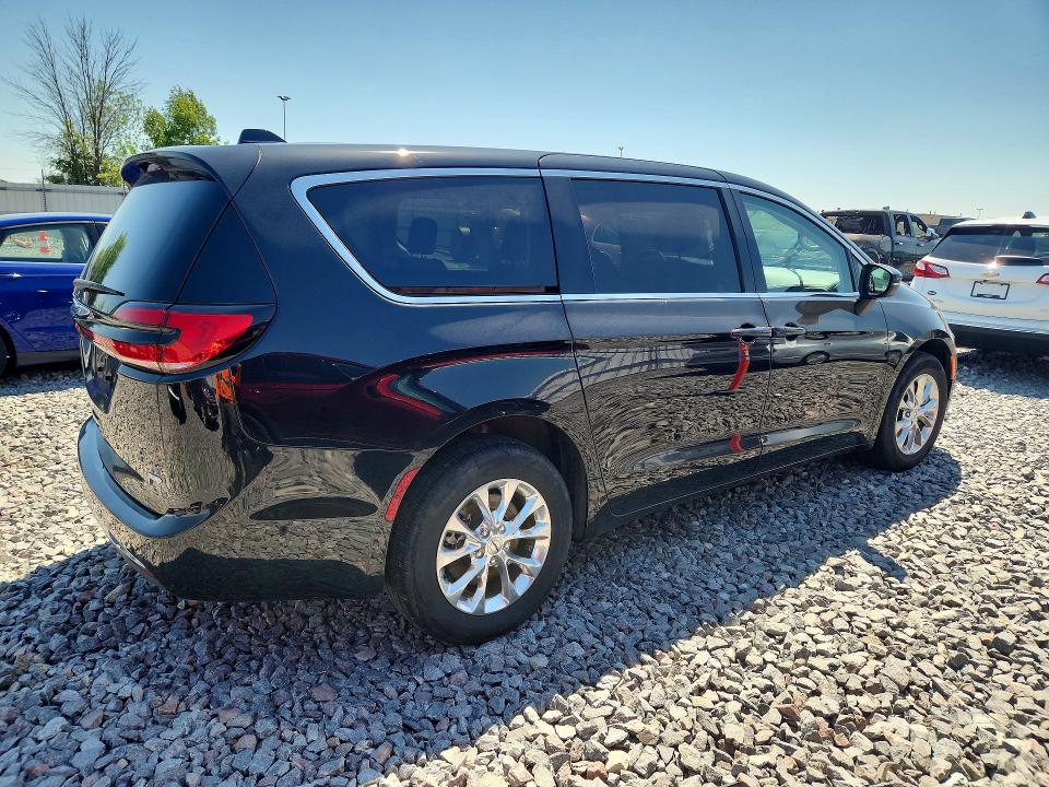 2023 Chrysler Pacifica VIN 2C4RC3BGXPR545553 COPART salvage auction — WATER/FLOOD, WI - CERT OF TITLE-CLAIM PAID, sold $7,600 on 2026-07-27 (photo 3)