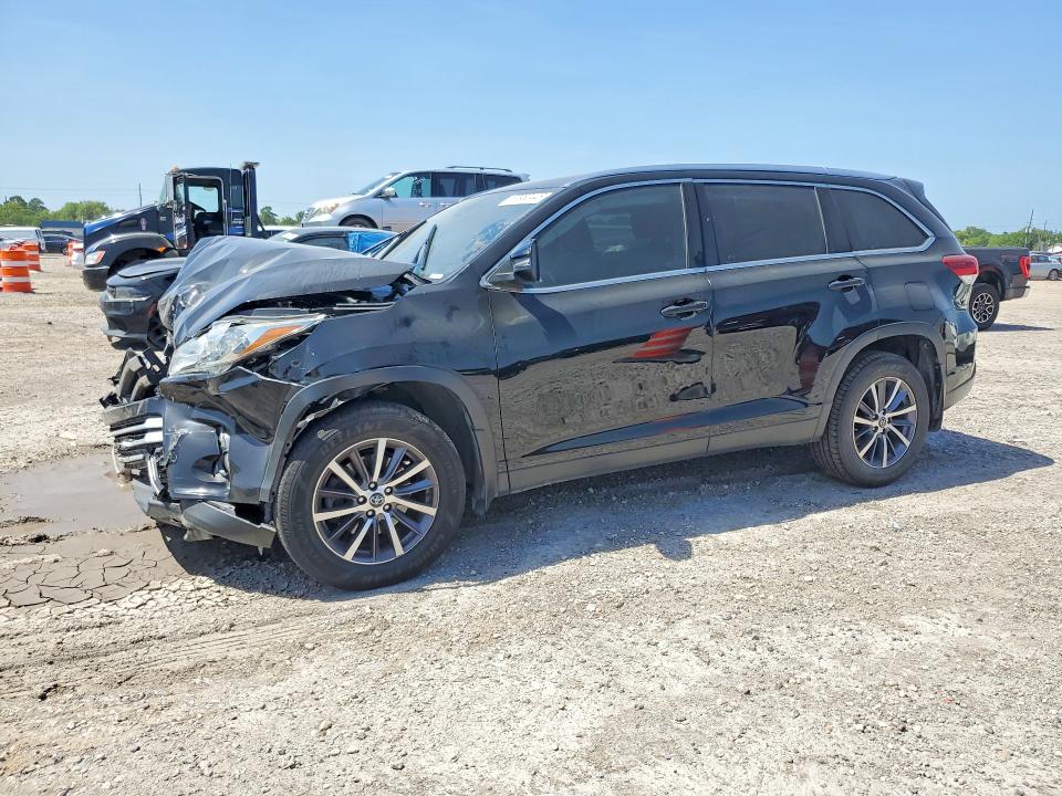 2019 Toyota Highlander — VIN 5TDJZRFHXKS575329