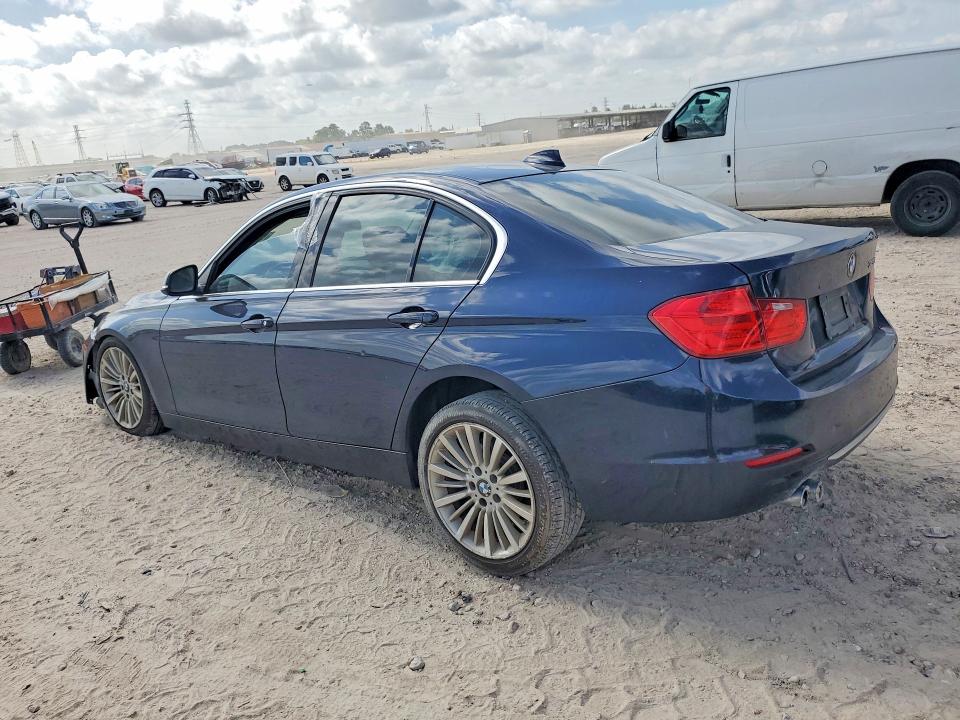 2012 BMW 3er VIN WBA3A5C52CF346323 COPART salvage auction — FRONT END, Tx - Salvage Vehicle Title, sold $700 on 2026-08-14 (photo 2)