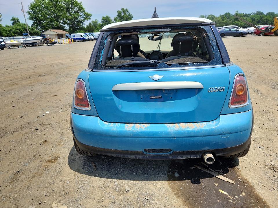 2010 Mini Cooper VIN WMWMF3C51ATZ22704 COPART salvage auction — WATER/FLOOD, Nj - Cert Of Title-Salvage Flood, sold $225 on 2026-08-17 (photo 6)