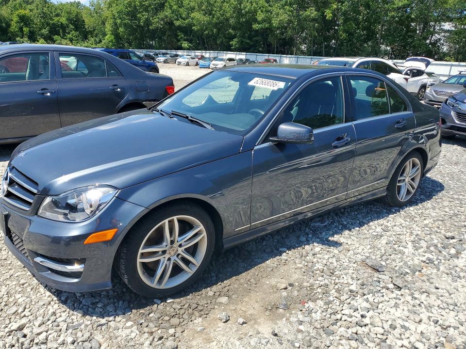 2014 Mercedes-benz VIN WDDGF8AB6EA955811 COPART salvage auction — MINOR DENT/SCRATCHES, Ma - Cert Of Title-Reconstrctd Coll, sold $125 on 2026-07-30 (photo 1)