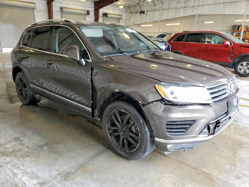 2015 Volkswagen Touareg VIN WVGEF9BP8FD006824 COPART salvage auction — FRONT END, MN - CERTIFICATE OF TITLE (P), sold $1,000 on 2026-07-29 (photo 4)