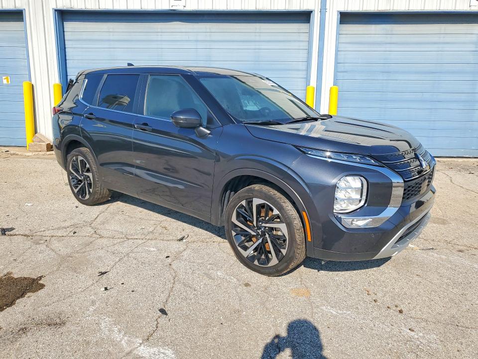 2024 Mitsubishi Outlander VIN JA4J3VA85RZ068598 COPART salvage auction — INTERIOR BURN, AZ - CERT OF TITLE - SALVAGE, sold $8,900 on 2026-08-26 (photo 4)