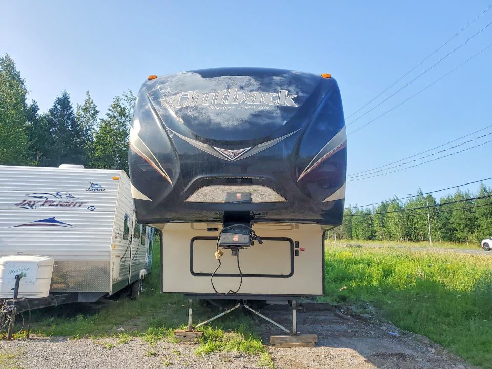 2014 Keystone challenger Outback 28 VIN 4YDF28628EB452749 COPART salvage auction — ROOF, ON - PERMIT NO BRAND - UNFIT, sold $100 on 2026-09-29 (photo 5)