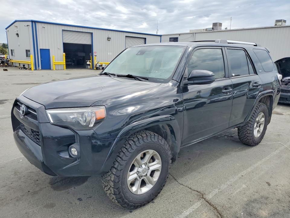 2021 Toyota 4runner VIN JTEMU5JR3M5886822 COPART salvage auction — NORMAL WEAR, Va - Dis/Dlr/Exp Only Clean Title (P), sold $15,800 on 2026-07-28 (photo 1)