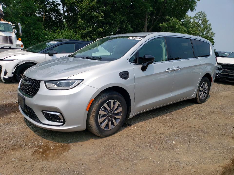 2024 Chrysler Pacifica VIN 2C4RC1S76RR141544 — COPART salvage auction photo