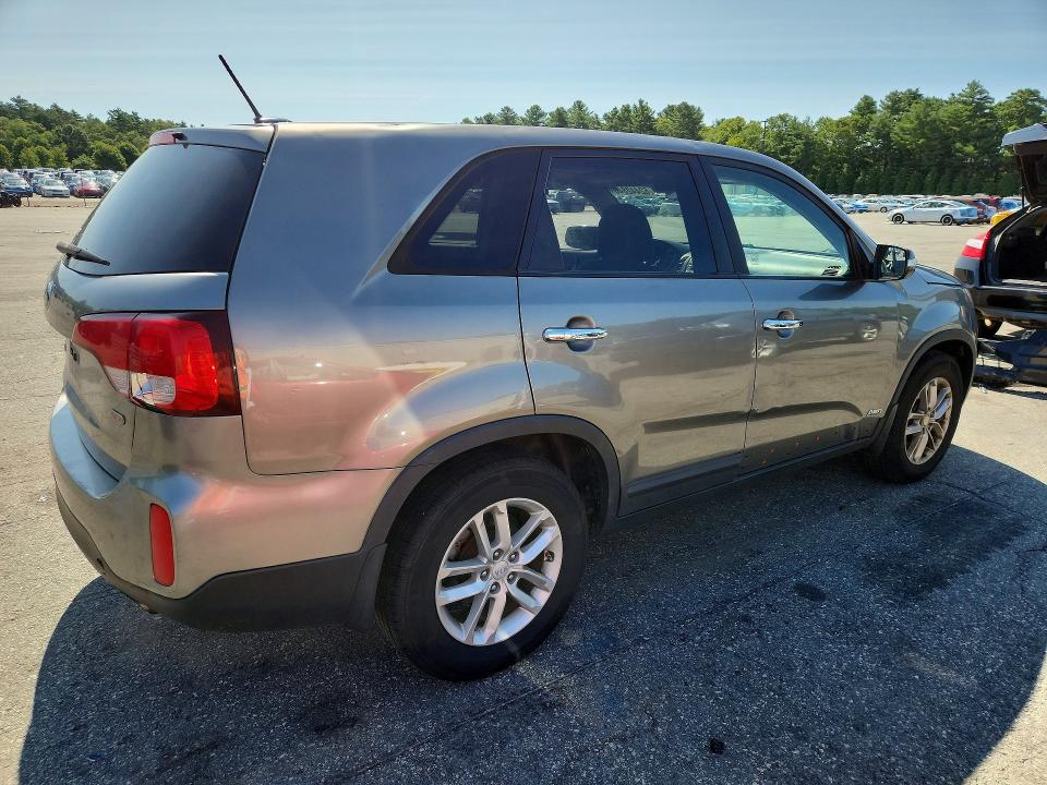 2015 Kia Sorento VIN 5XYKTCA67FG560315 COPART salvage auction — NORMAL WEAR, Ct - Certificate Of Title, sold $1,175 on 2026-08-02 (photo 3)