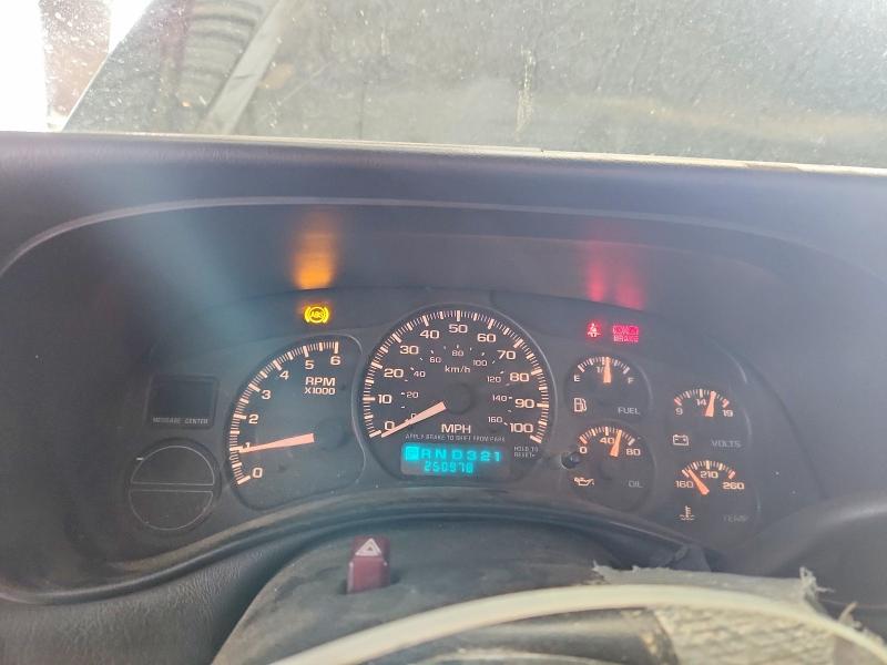 2002 Chevrolet Avalanche VIN 3GNEK13T32G121378 COPART salvage auction — REAR END, CA - DIS/DLR/EXP ONLY CLEAN TITLE, sold $125 on 2026-07-09 (photo 9)