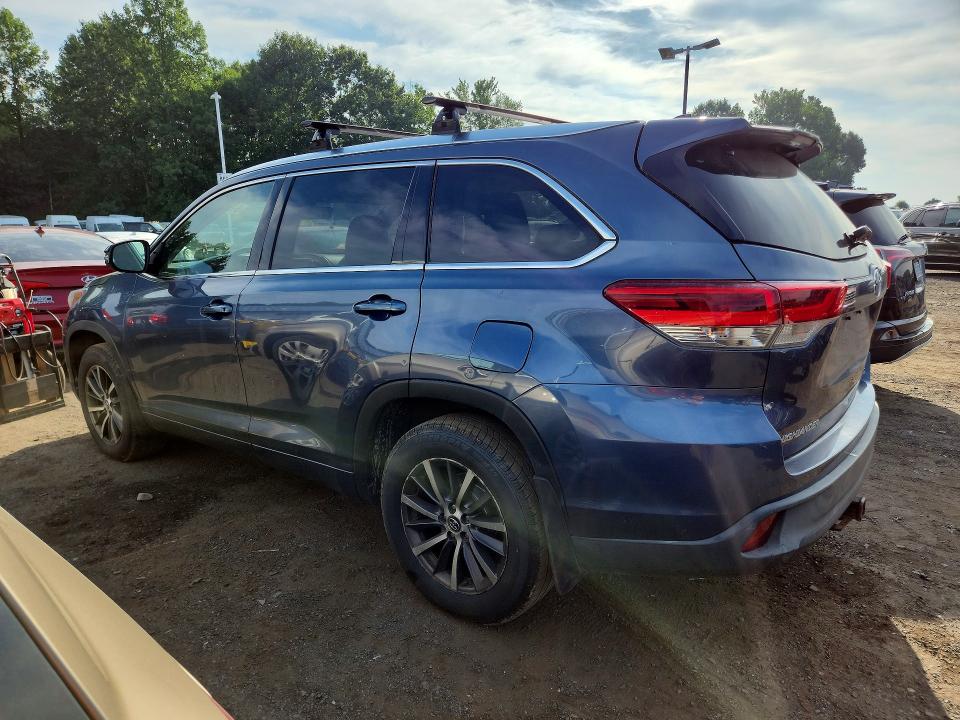 2018 Toyota Highlander VIN 5TDJZRFH5JS491997 COPART salvage auction — MINOR DENT/SCRATCHES, MA - CERTIFICATE OF TITLE (P), sold $8,400 on 2026-07-28 (photo 2)