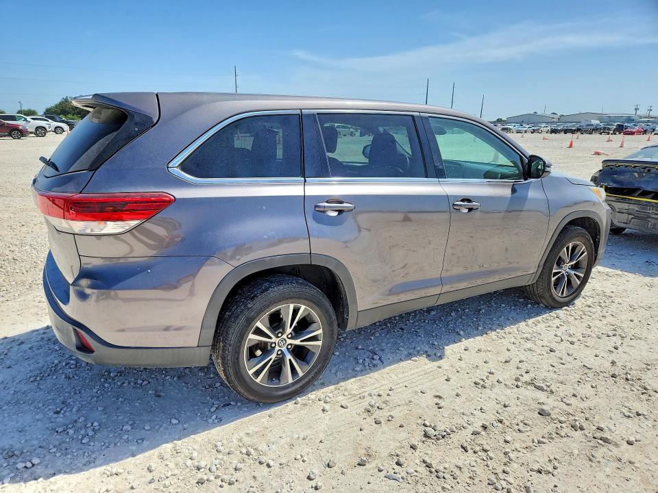 2019 Toyota Highlander VIN 5TDZZRFH0KS296281 COPART salvage auction — MINOR DENT/SCRATCHES, Tx - Certificate Of Title (P), sold $2,500 on 2026-08-13 (photo 3)