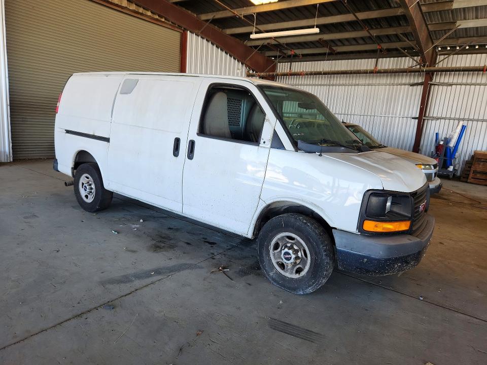 2013 Gmc Savana VIN 1GTW7FCA6D1101525 COPART salvage auction — MINOR DENT/SCRATCHES, CA - DIS/DLR/EXP ONLY CLEAN TITLE, sold $175 on 2026-07-30 (photo 4)
