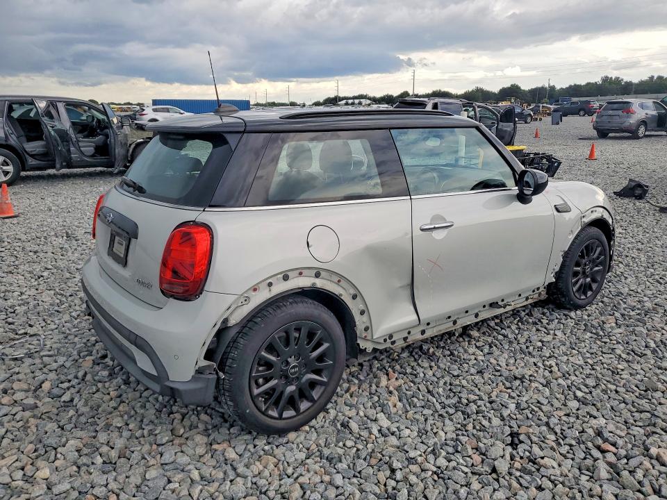 2022 Mini Cooper VIN WMW33DH04N2P90864 COPART salvage auction — SIDE, Fl - Cert Of Ttl-Rebuilt&Slvg Rbld, sold $10,100 on 2026-08-07 (photo 3)