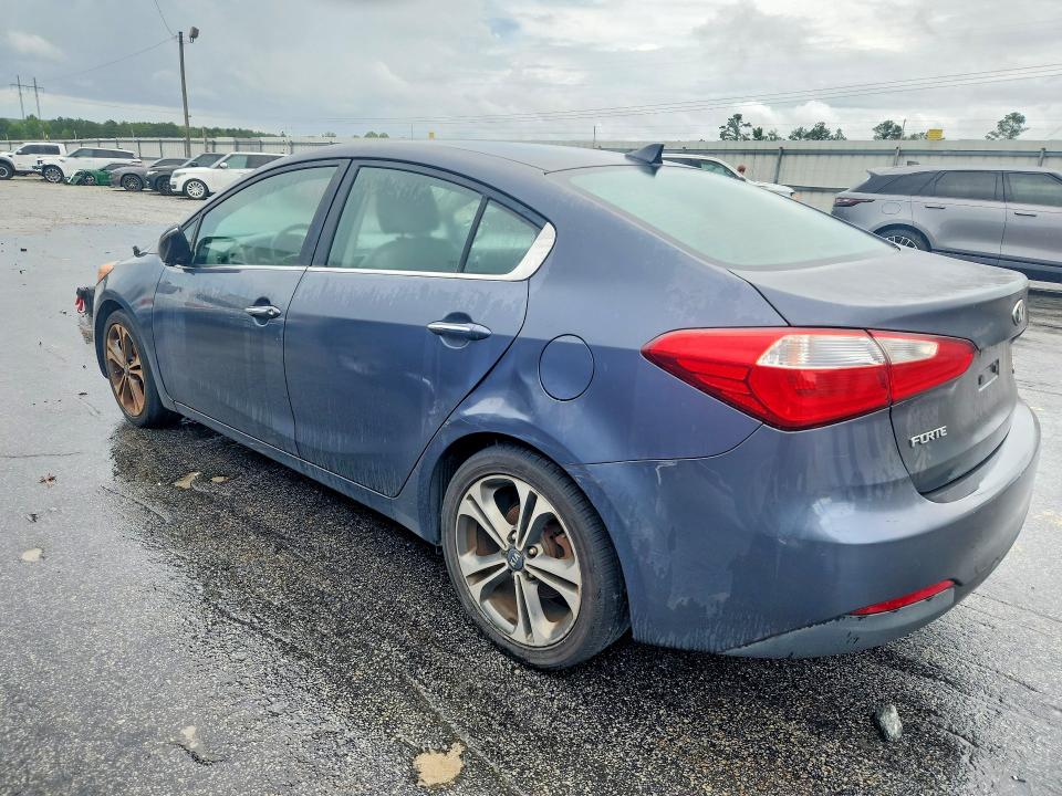2015 Kia Forte VIN KNAFZ4A8XF5263665 COPART salvage auction — MINOR DENT/SCRATCHES, Salvage Title, sold $575 on 2026-07-27 (photo 2)
