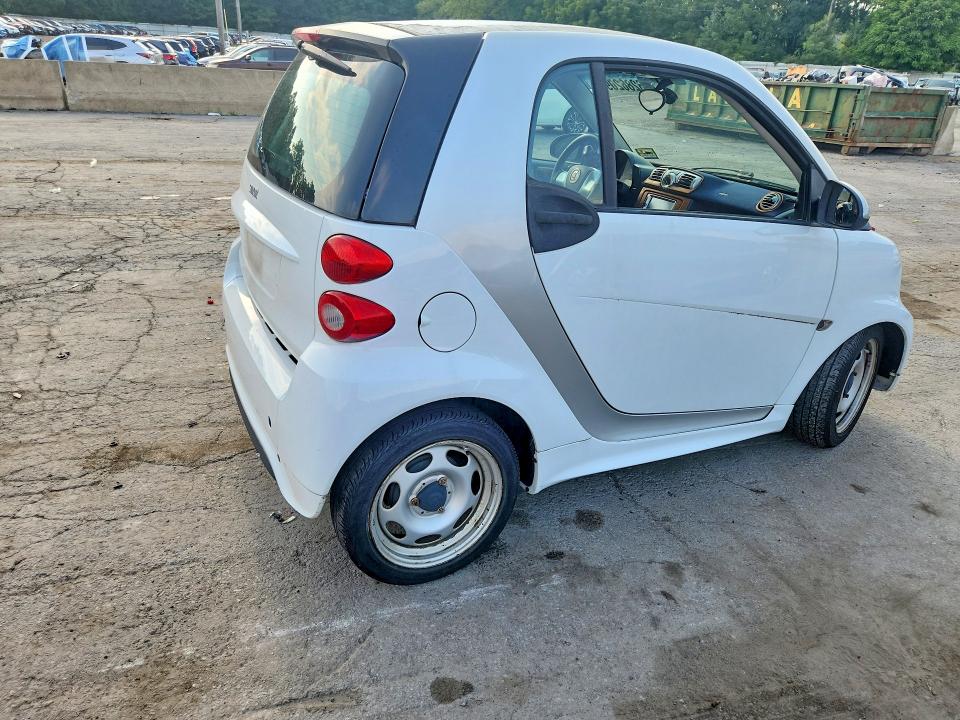 2015 Smart Fortwo VIN WMEEJ3BA9FK806315 COPART salvage auction — MECHANICAL, Nj - Certificate Of Title, sold $350 on 2026-08-03 (photo 3)