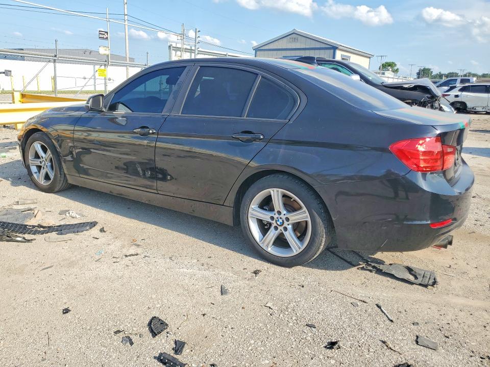 2013 BMW 3er VIN WBA3A5G55DNP24703 COPART salvage auction — NORMAL WEAR, In - Certificate Of Title, sold $650 on 2026-07-20 (photo 2)