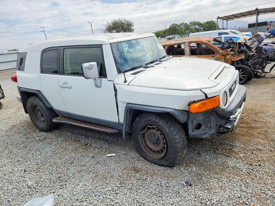 2014 Toyota Fj cruiser VIN JTEBU4BF9EK190488 COPART salvage auction — FRONT END, CA - SALVAGE CERTIFICATE, sold $800 on 2026-07-24 (photo 4)