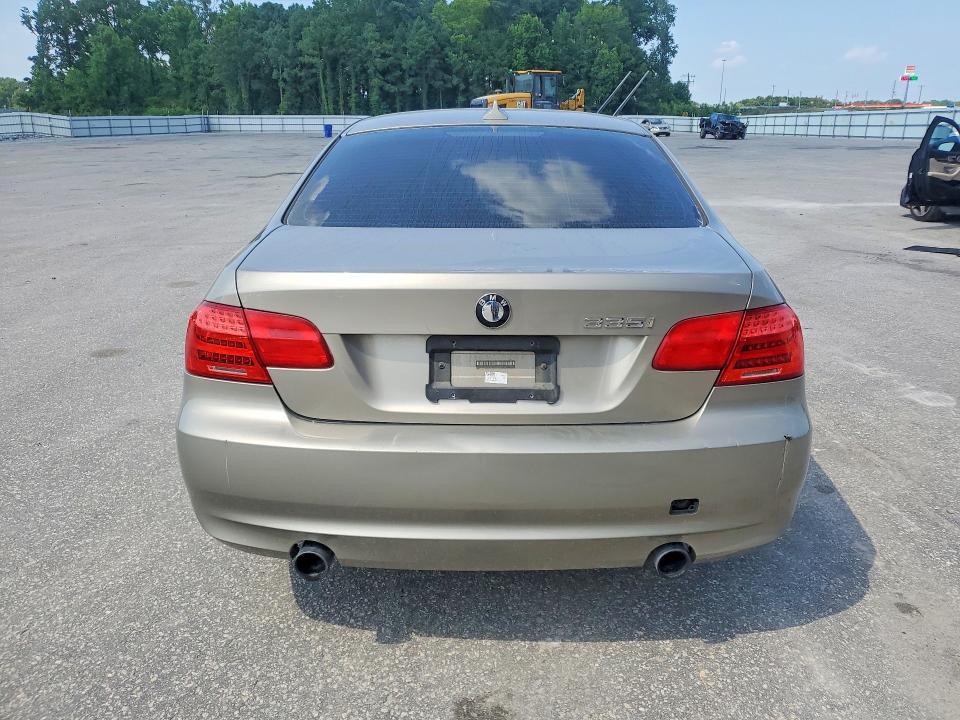 2011 BMW 3 series VIN WBAKG7C59BE264082 COPART salvage auction — MINOR DENT/SCRATCHES, VA - CERTIFICATE OF TITLE, sold $3,850 on 2026-07-28 (photo 6)