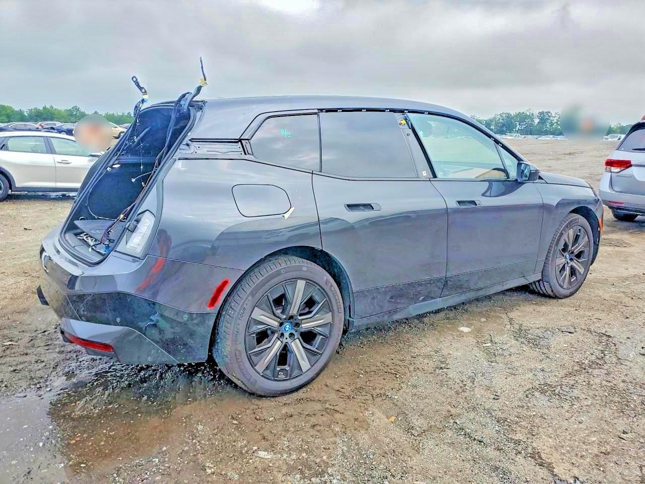 2024 BMW Ix VIN WB523CF08RCP44882 COPART salvage auction — Rear End, VA - CERT OF TITLE - SALVAGE, sold $25,250 on 2026-08-05 (photo 3)