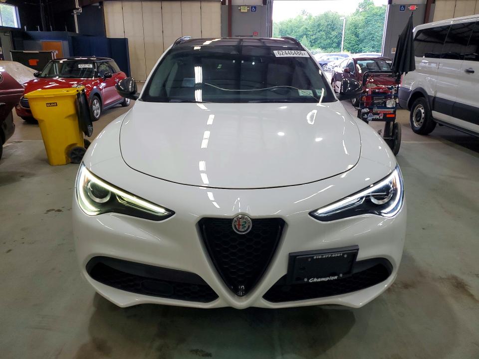 2021 Alfa romeo Stelvio VIN ZASPAKBN3M7D11393 COPART salvage auction — MINOR DENT/SCRATCHES, WV - CERTIFICATE OF TITLE (P), sold $9,100 on 2026-07-30 (photo 5)