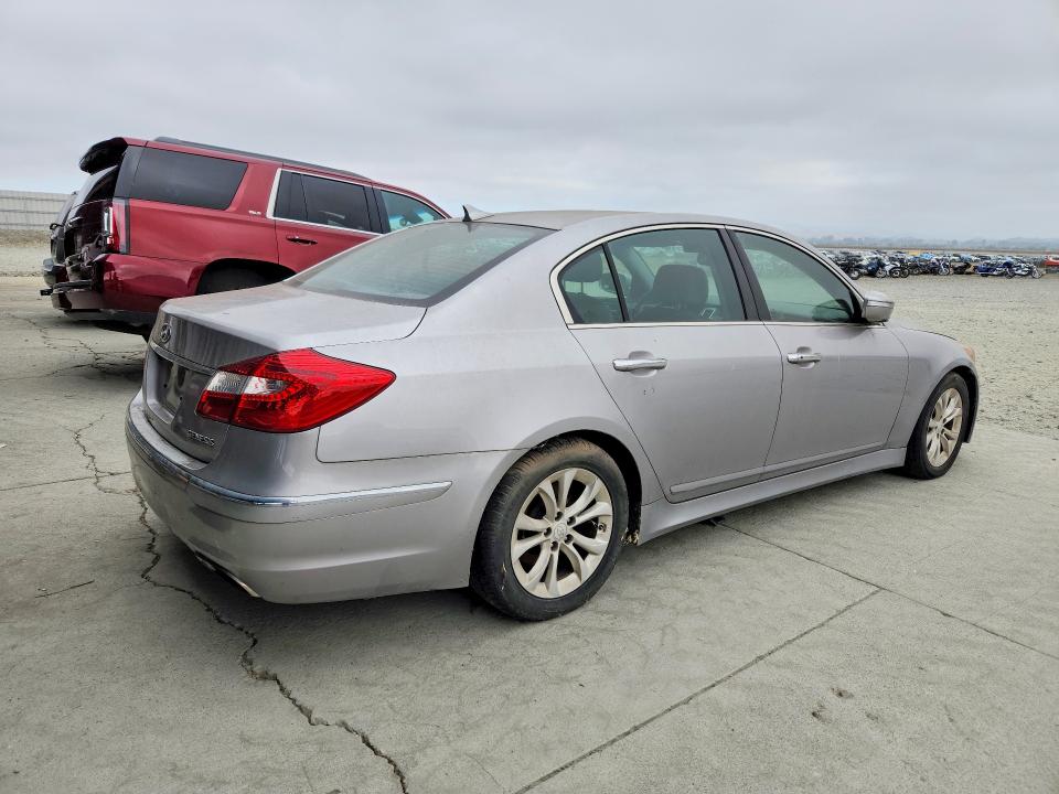2013 Hyundai Genesis VIN KMHGC4DD2DU242647 COPART salvage auction — MINOR DENT/SCRATCHES, Ca - Dlr/Dis/Exp Only Salvage Title, sold $125 on 2026-07-23 (photo 3)