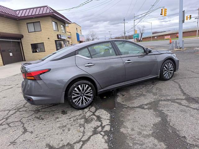 2025 Nissan Altima VIN 1N4BL4DV8SN417553 COPART salvage auction — WATER/FLOOD, Nj - Cert Of Title-Salvage Flood, sold $15,900 on 2026-07-28 (photo 4)