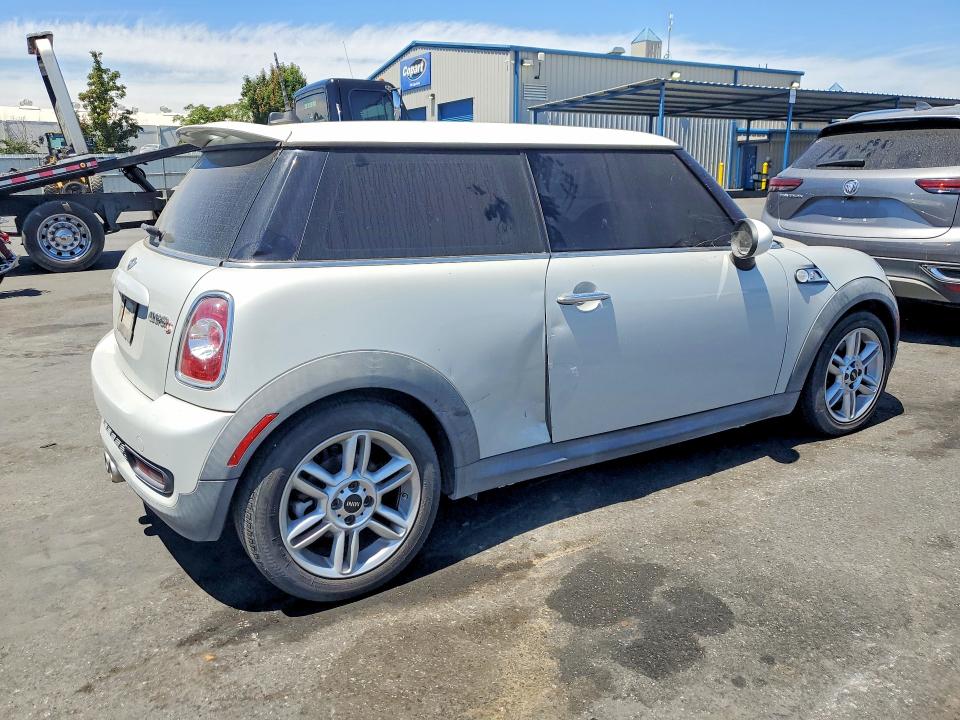 2011 Mini Cooper VIN WMWSV3C54BTY11978 COPART salvage auction — SIDE, CA - SALVAGE CERTIFICATE, sold $825 on 2026-07-14 (photo 3)