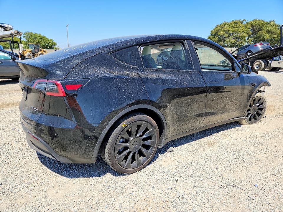 2025 Tesla Model y VIN 7SAYGAEEXSF271552 COPART salvage auction — FRONT END, CA - SALVAGE CERTIFICATE, sold $12,800 on 2026-08-28 (photo 3)