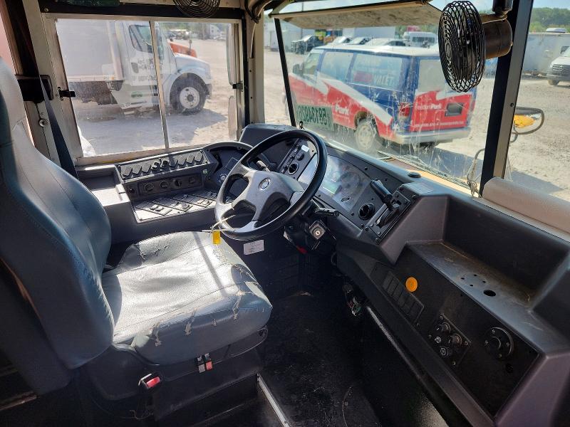 2013 Blub VIN 1BAKCCPA0DF294805 COPART salvage auction — NORMAL WEAR, TX - CERTIFICATE OF TITLE, sold $1,400 on 2026-09-01 (photo 5)