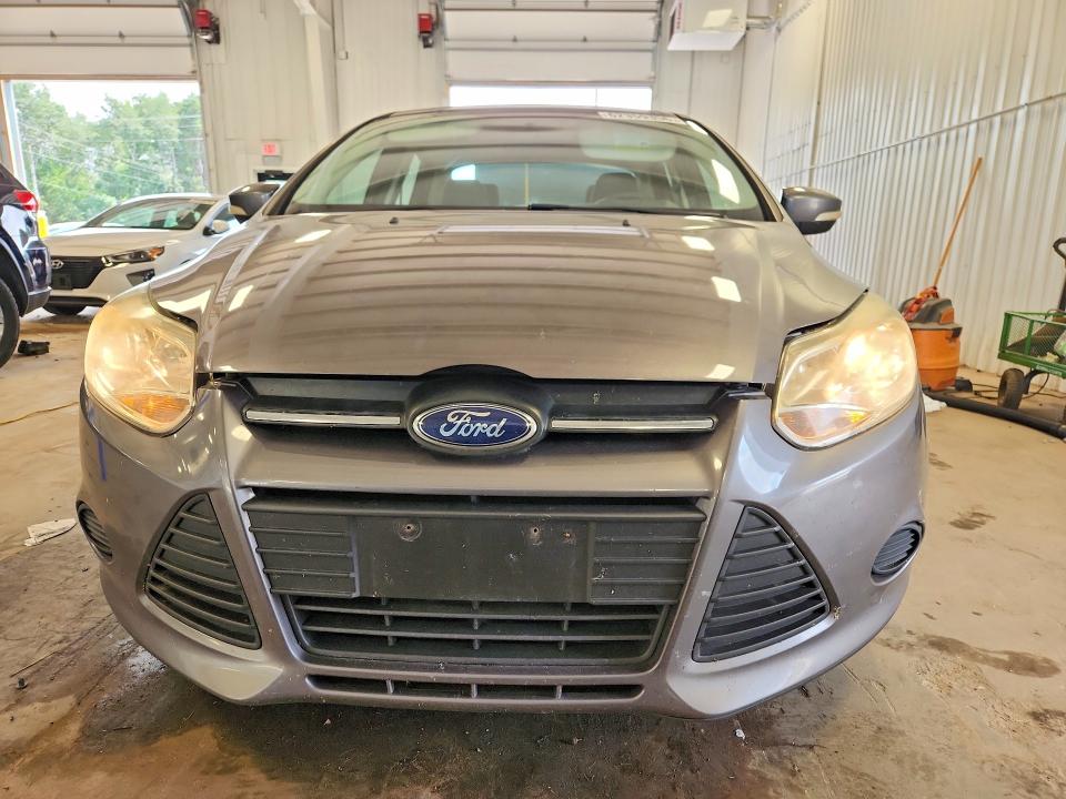 2014 Ford Focus VIN 1FADP3F22EL383300 COPART salvage auction — MINOR DENT/SCRATCHES, Mn - Non Public Clean Title, sold $650 on 2026-08-01 (photo 5)