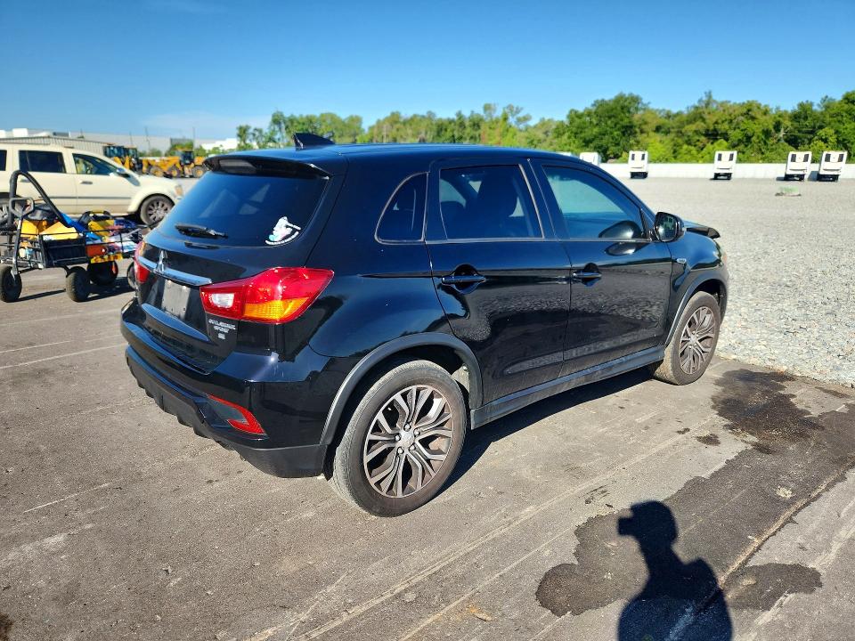 2018 Mitsubishi VIN JA4AP3AW8JZ032772 COPART salvage auction — FRONT END, FL - CERT OF TITLE SLVG REBUILDABLE, sold $2,550 on 2026-07-27 (photo 3)