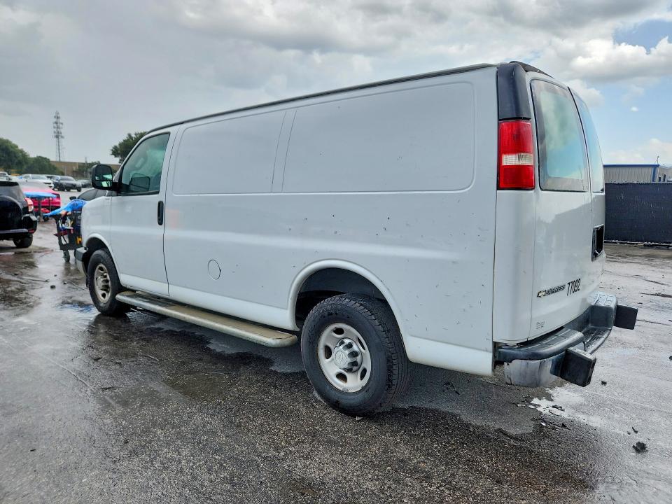2027 Chevrolet Express VIN 1GCWGAFG5J1907578 COPART salvage auction — MINOR DENT/SCRATCHES, Fl - Certificate Of Title, sold $2,400 on 2026-07-27 (photo 2)