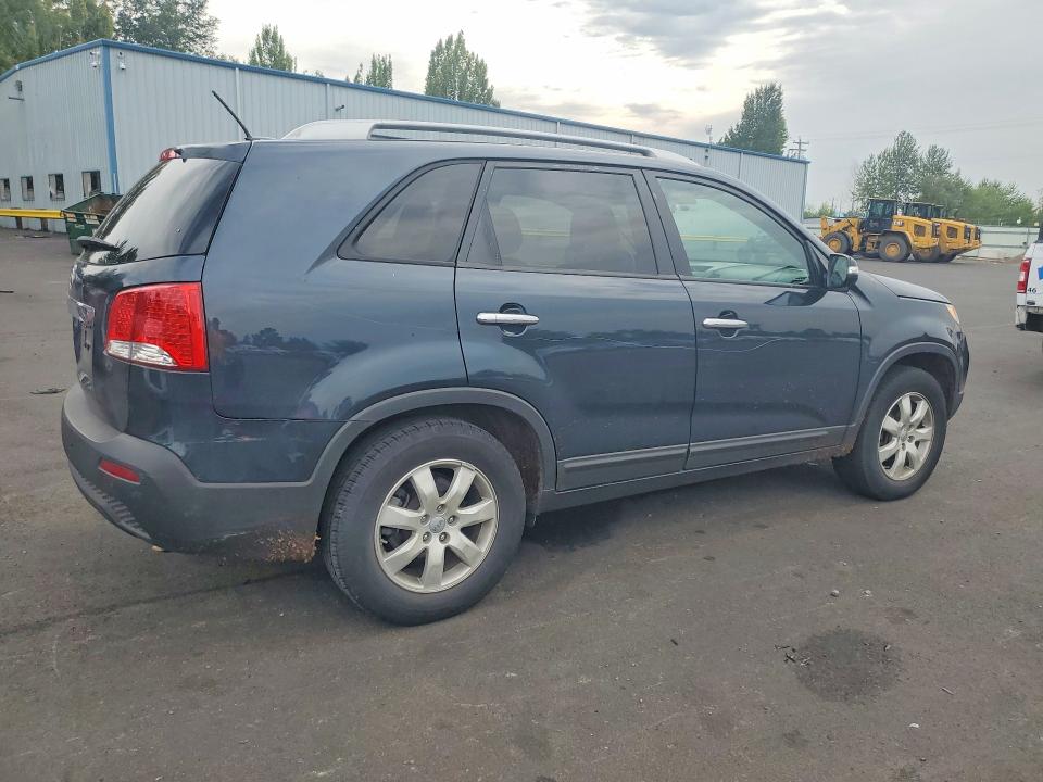 2013 Kia Sorento VIN 5XYKT4A62DG395972 COPART salvage auction — SIDE, Or - Cert Of Title-Reconstructed, sold $475 on 2026-07-29 (photo 3)
