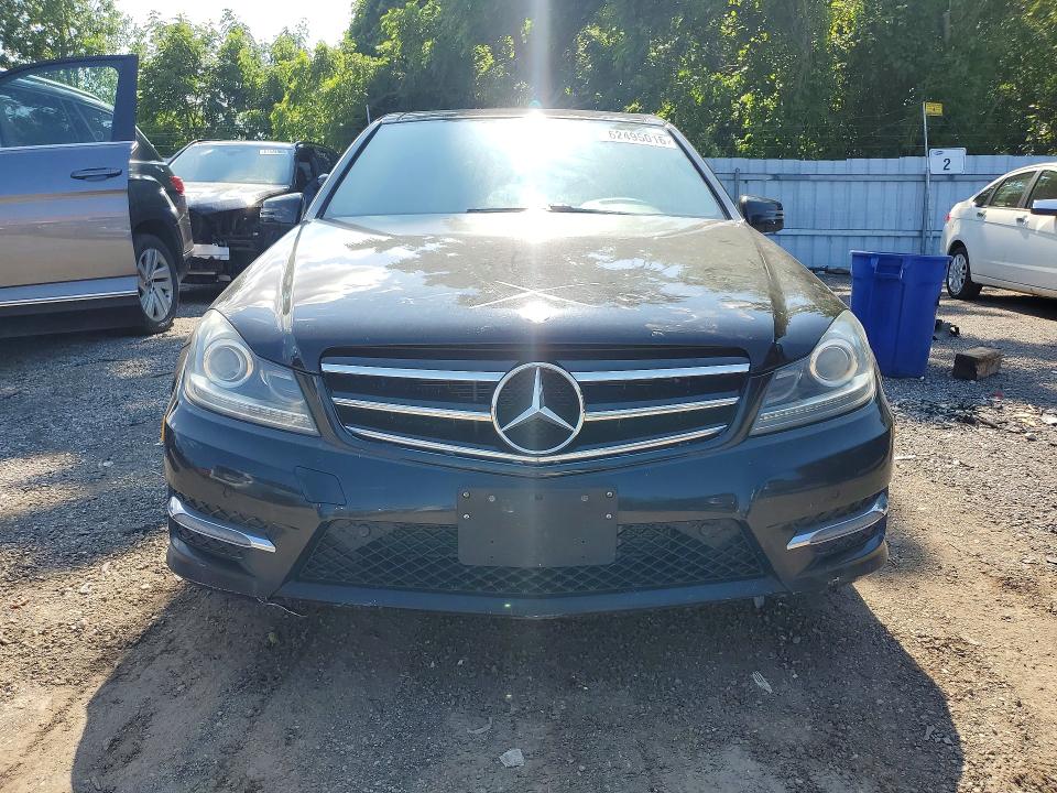 2014 Mercedes-benz C class VIN WDDGF8AB3EA967902 COPART salvage auction — VANDALISM, ON - PERMIT NO BRAND - UNFIT, sold $1,450 on 2026-08-13 (photo 5)