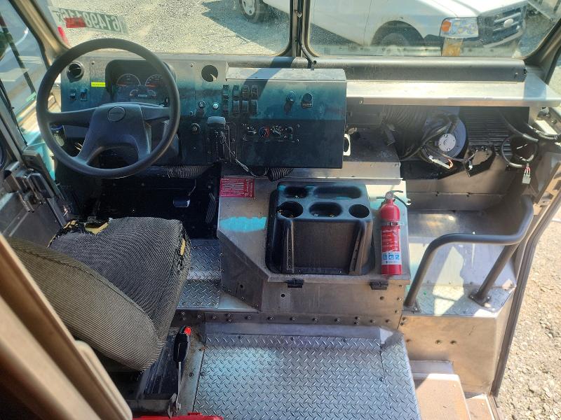2020 Freightliner All other VIN 4UZAC2EA6LCMH7907 COPART salvage auction — ALL OVER, NC - DEALER ONLY CLEAN TITLE, sold $300 on 2026-08-29 (photo 8)