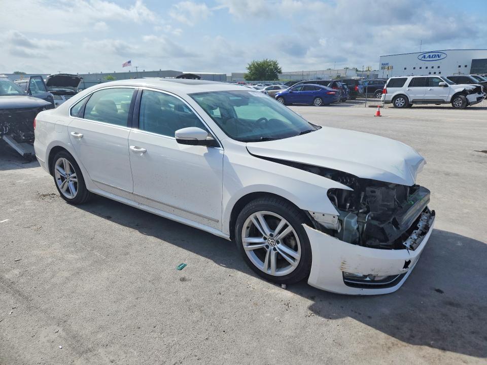 2015 Volkswagen Passat VIN 1VWCV7A39FC070133 COPART salvage auction — FRONT END, Salvage Title, sold $1,750 on 2026-08-05 (photo 4)