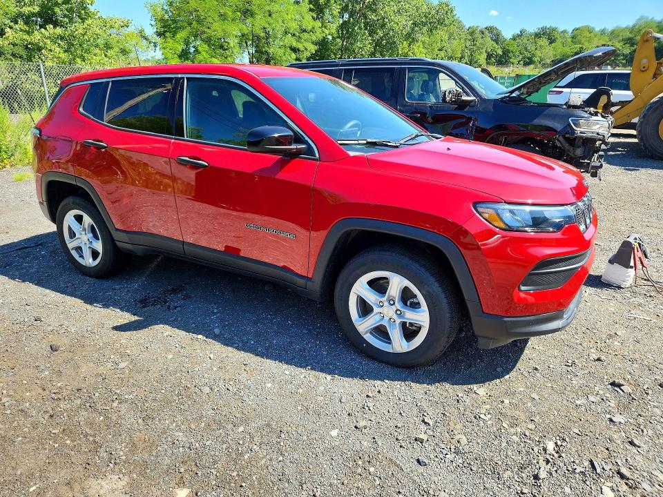 2024 Jeep Compass VIN 3C4NJDANXRT591605 COPART salvage auction — MINOR DENT/SCRATCHES, Pa - Certificate Of Salvage, sold $9,200 on 2026-09-03 (photo 4)